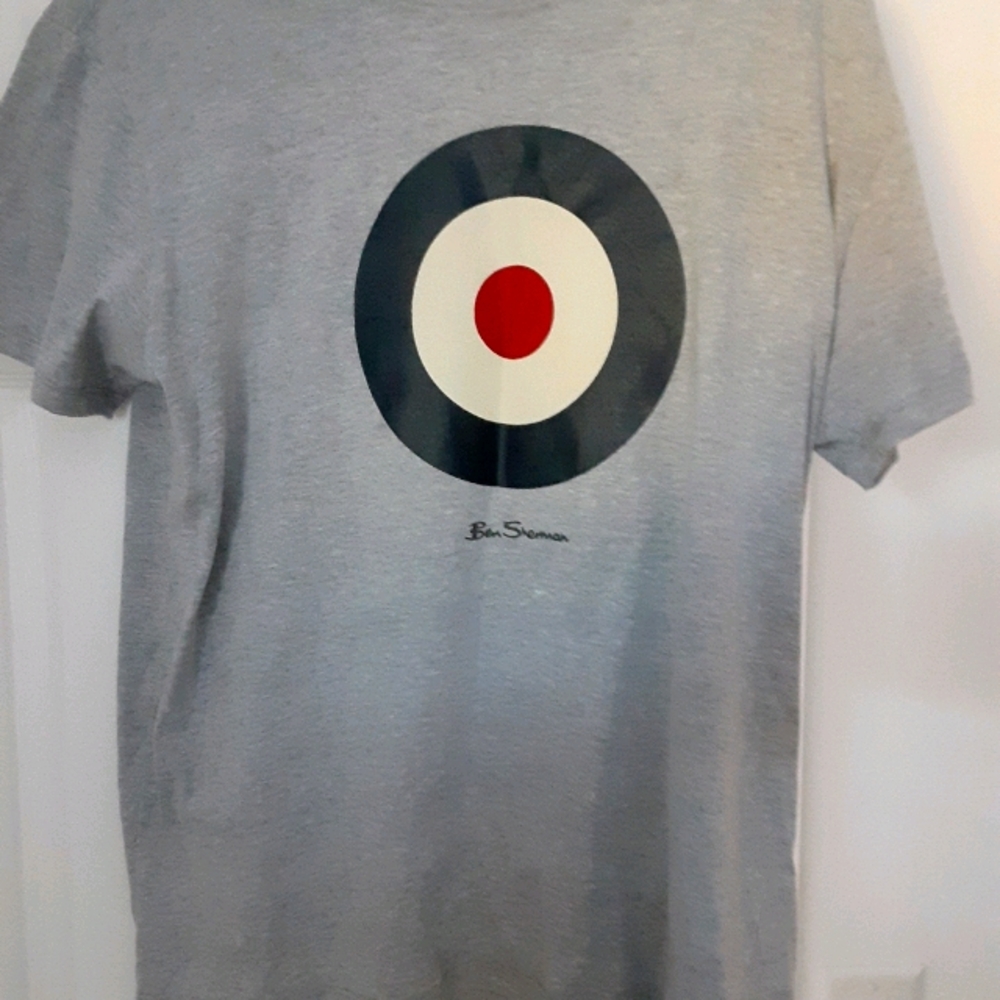 Grey tshirt